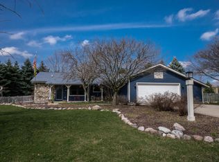 617 Prairie View Dr, North Prairie, WI 53153