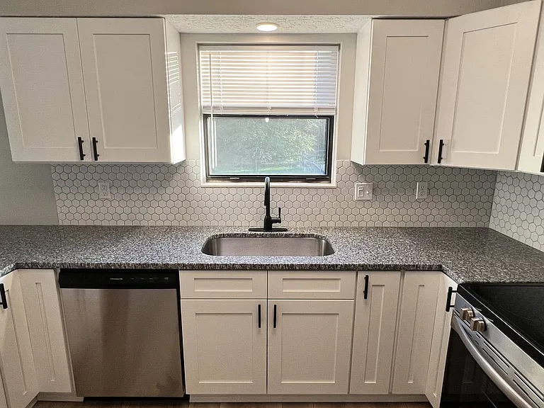 3909 Heatherglen Dr — Photo 10