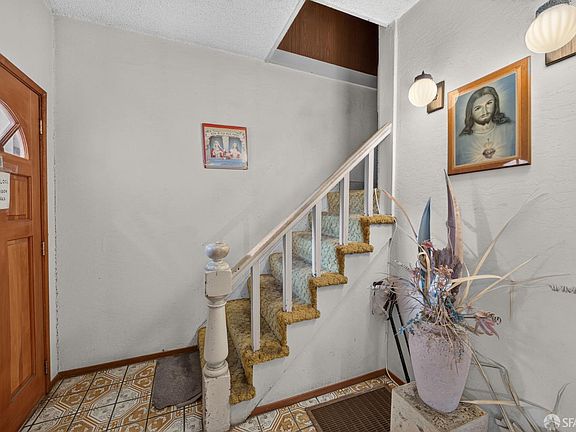 4th image of 358 London St