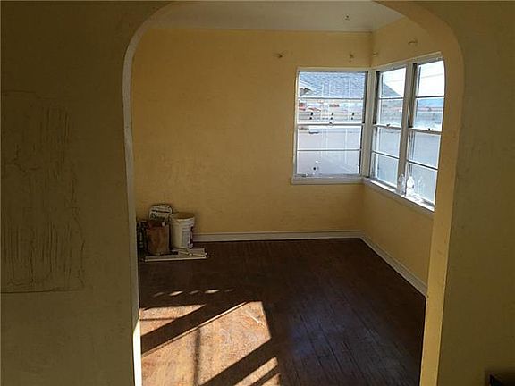 3rd image of 824 Raynolds St
