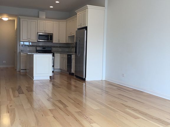 3rd image of 1645 W Chicago Ave #B