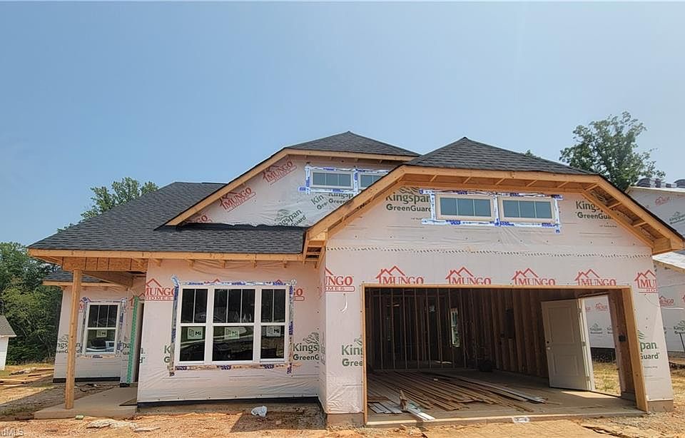 2nd image of 105 Moravian Ct
