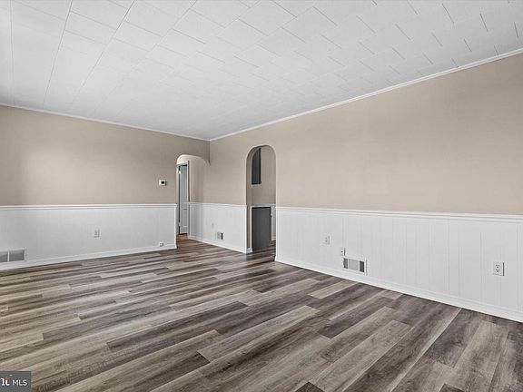 4th image of 504 N Enola Dr