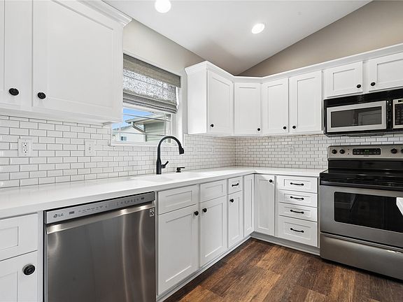 4th image of 3640 Quail Trail Dr