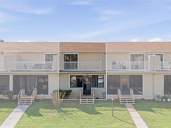 2nd image of 11001 SE Sunset Harbor Rd #H-49