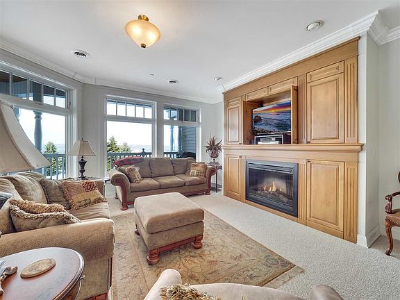 2nd image of 820 Maple Leaf Ln APT 21