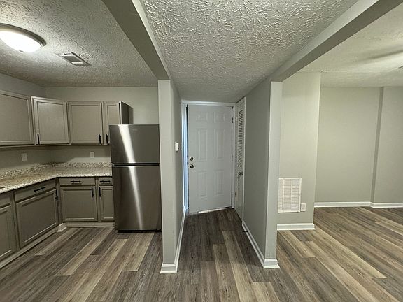3rd image of 209 Lakeshore Dr #1