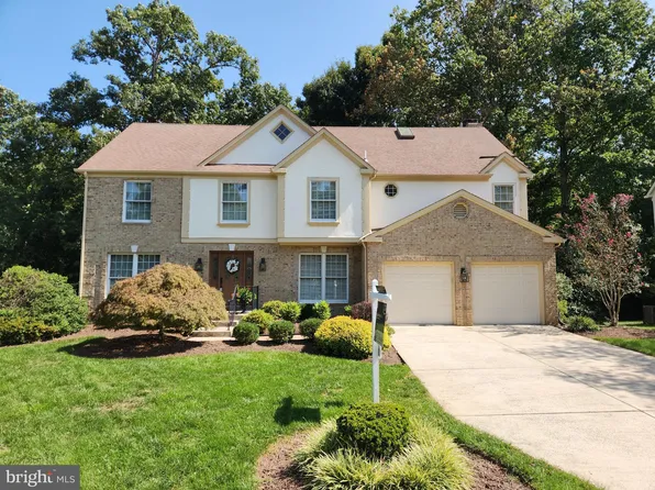 27 Rutherford Cir, Sterling, VA 20165