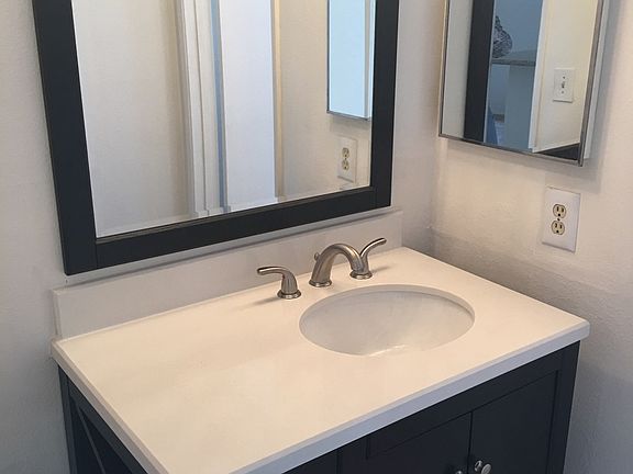 4th image of 862 S Mollison Ave APT 1