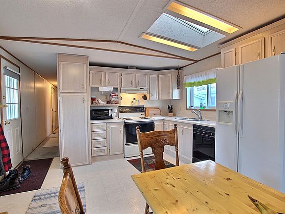 2nd image of 1555 Howe Rd #89