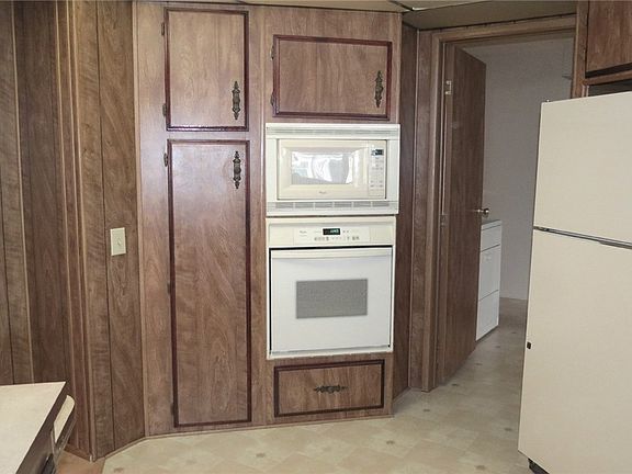 5th image of 1402 22nd St NE Unit 108