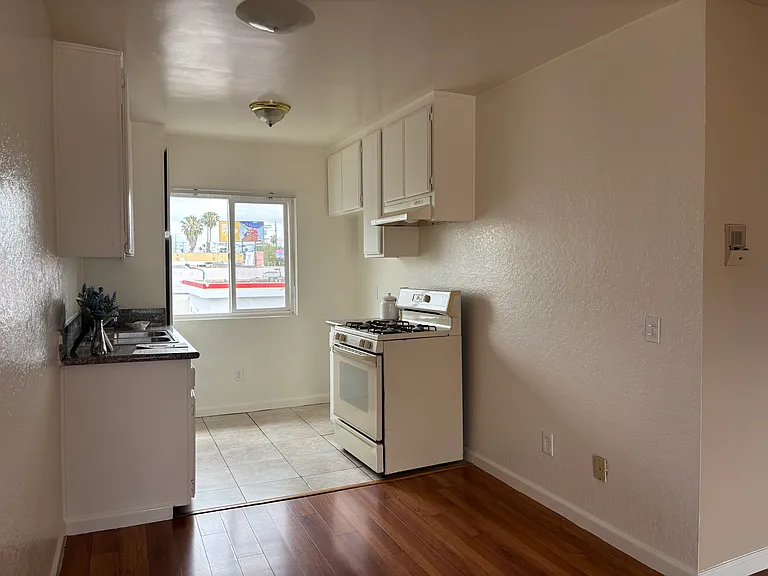 14601 W Vanowen St #15 — Photo 8
