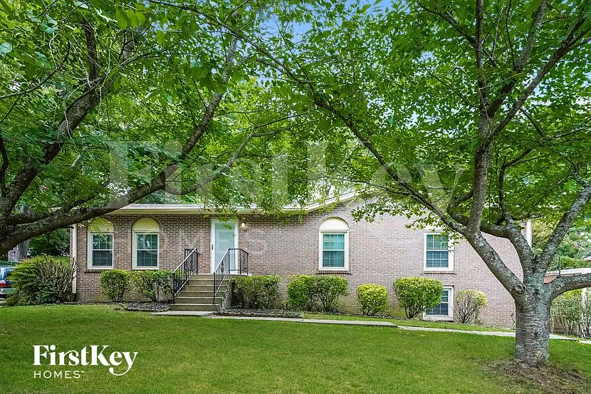 3 bed, 1.5 bath, 1815 sqft, $2,345 — Photo 1
