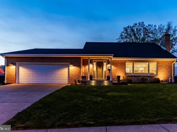 25 Corvair Dr, Dillsburg, PA 17019