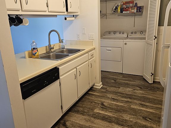 5th image of 939 Patio Dr