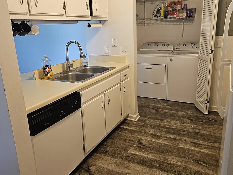 939 Patio Dr — Photo 5