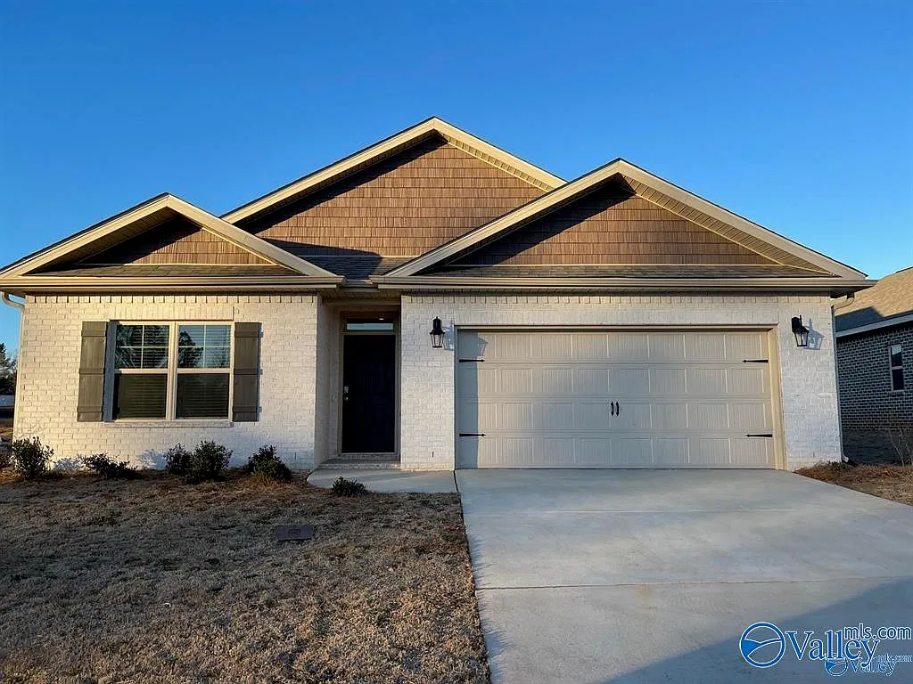 4 bed, 2.0 bath, 1859 sqft, $1,930 — Photo 1