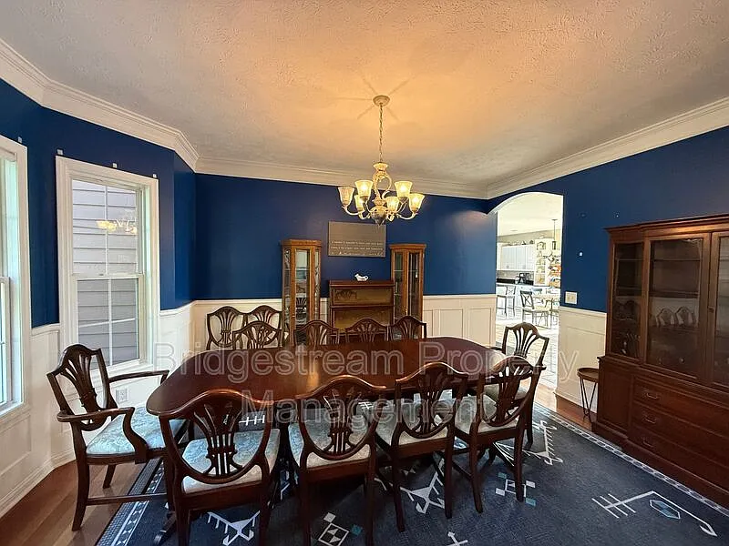 4 bed, 4.5 bath, 2715 sqft, $3,595 — Photo 2