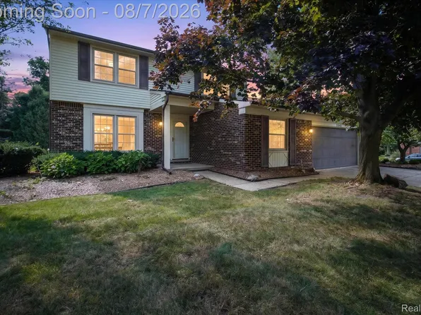 42542 Knollwood Ct, Northville, MI 48168