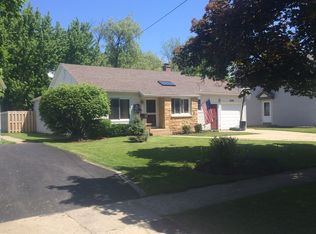 435 E Kimball Ave, Woodstock, IL 60098