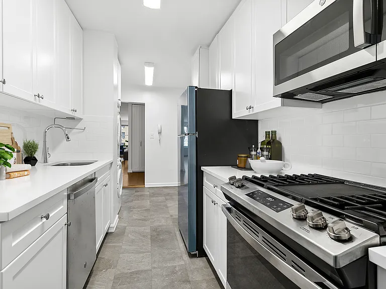 445 E 80th St #6G — Photo 3