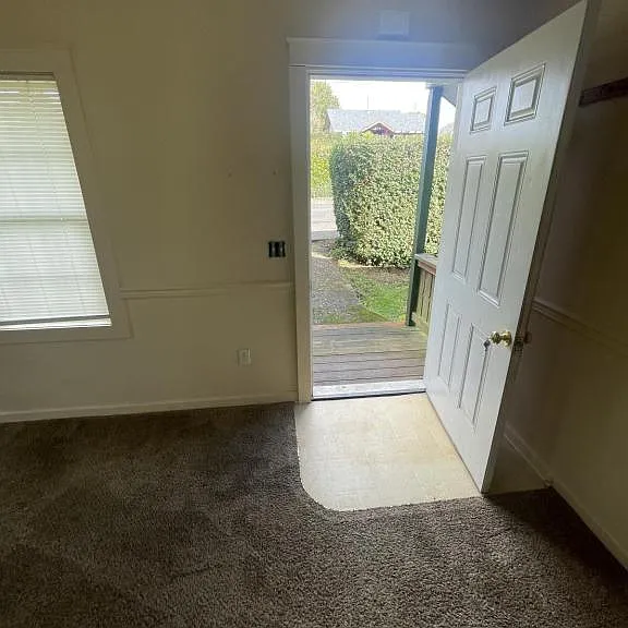 983 Oregon Ave — Photo 3
