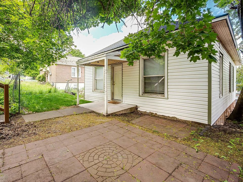 1st image of 225 SE Spring St