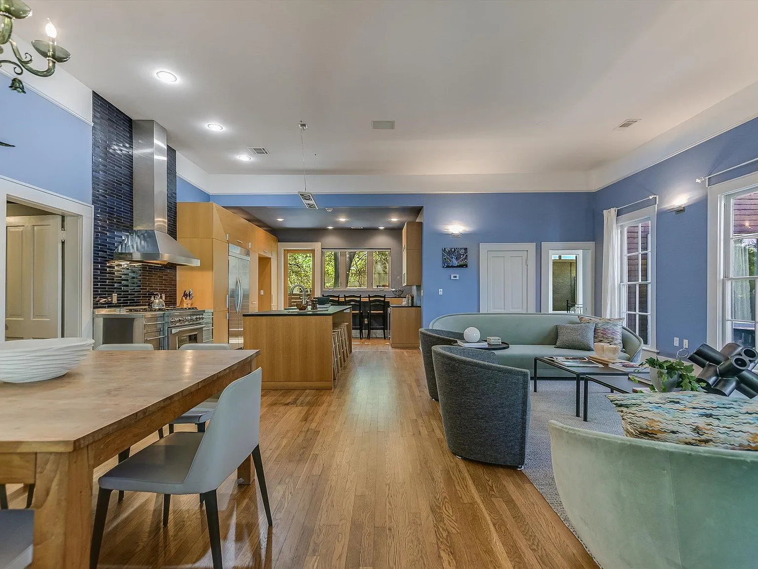 3 bed, 3.5 bath, 2329 sqft, $7,000 — Photo 2