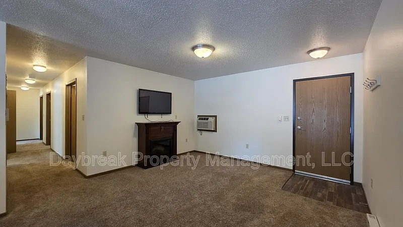 4 bed, 2.0 bath, $1,675 — Photo 3