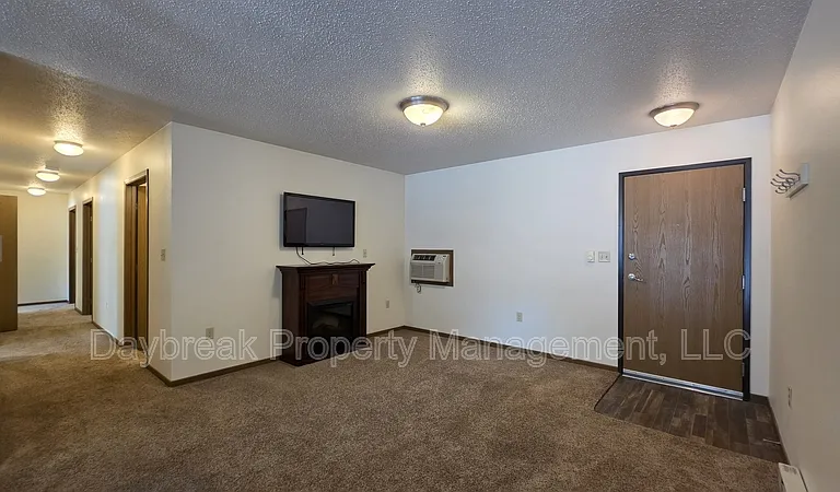 317 16th St S #5 — Photo 3