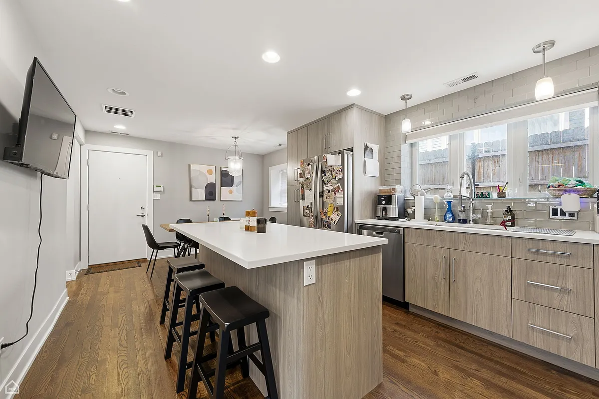Building Photo - 3720 N Kedvale Ave #1