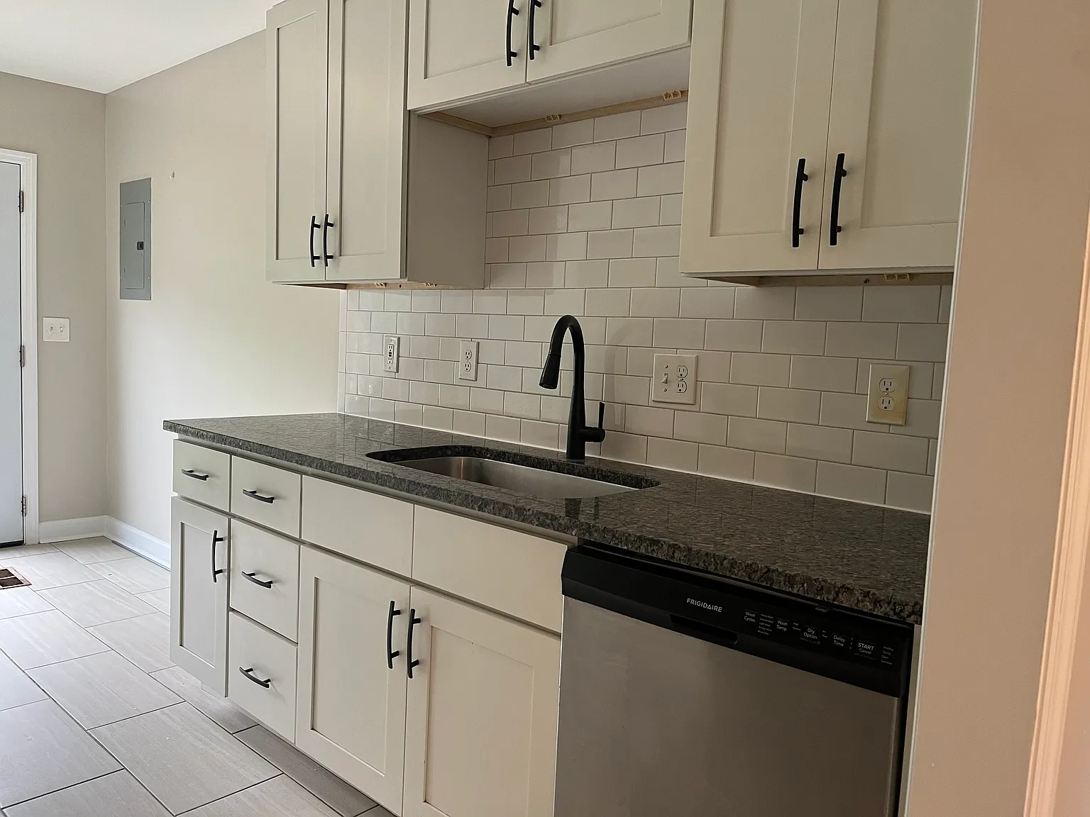 2 bed, 972 sqft, $1,620 — Photo 4