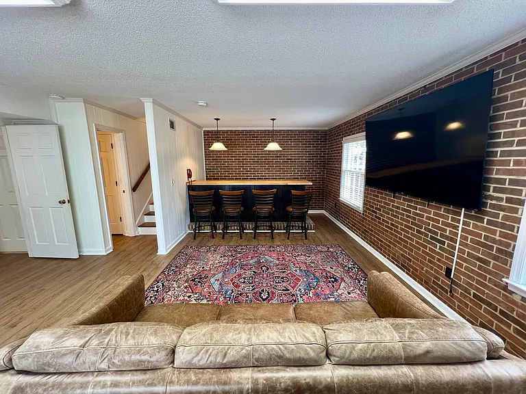 605 Regent Rd — Photo 19