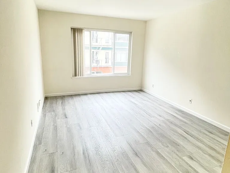 123 (470 Warren) — Photo 10