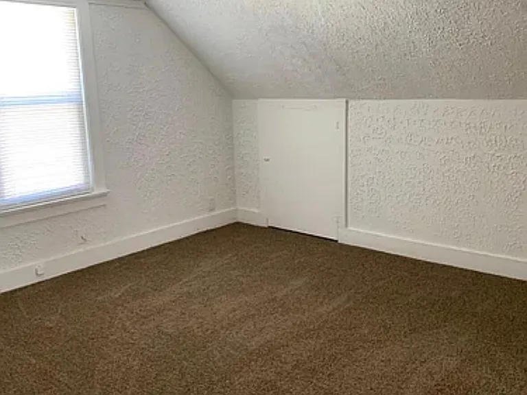 4220 Grand Ave — Photo 3