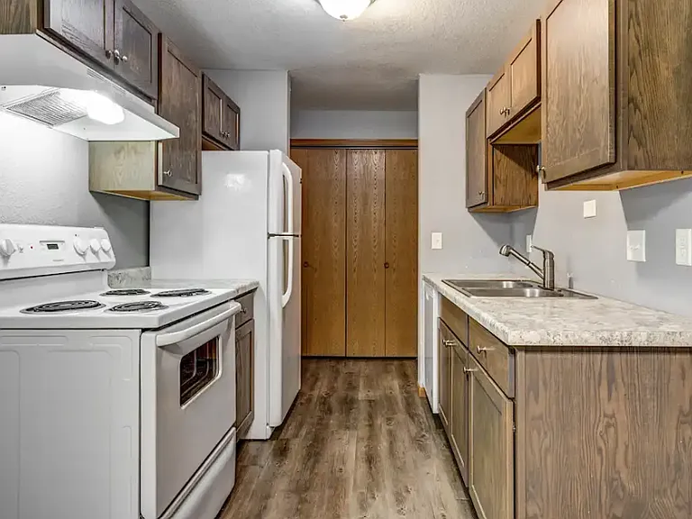 Scandia Woods Apartments — Photo 18