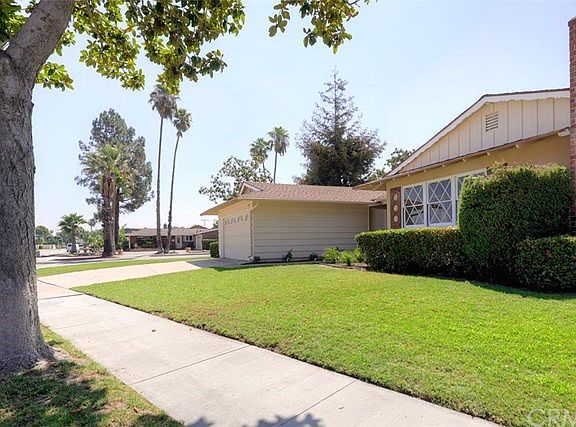 The attractive street scape is visible here. This tract sports front driveways and garages so the st