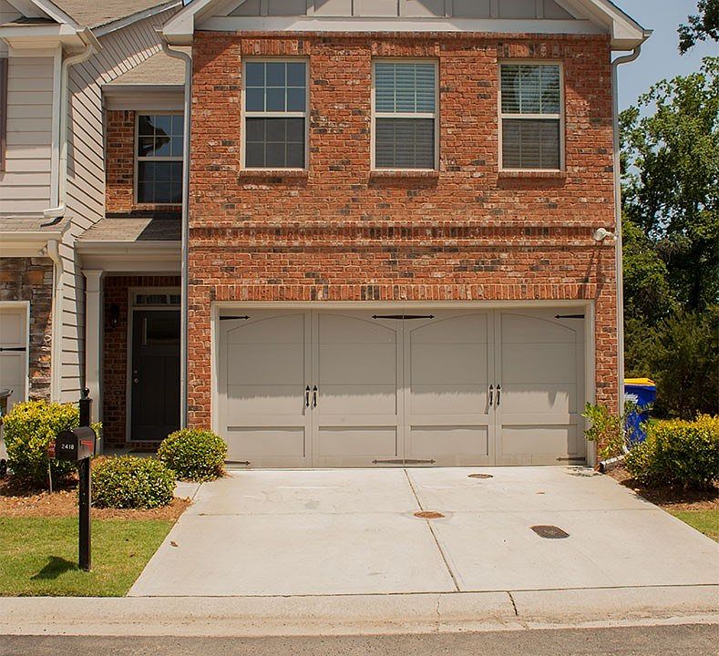 1st image of 2418 Whiteoak Ct SE