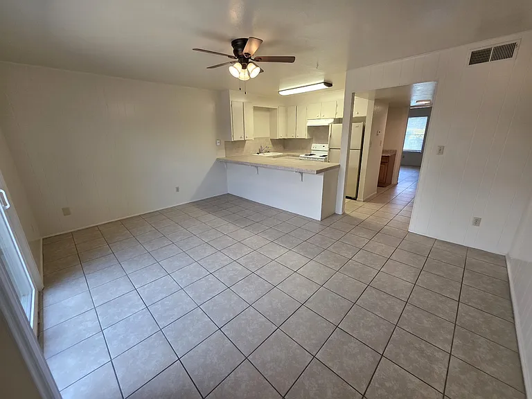 200 W Turner Rd #4 — Photo 5