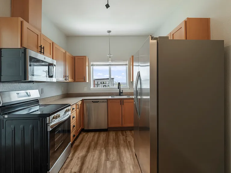 1601 S G St — Photo 13