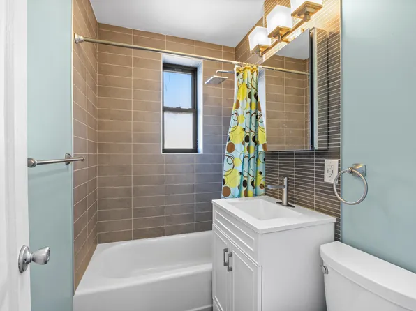 2209 Knapp Street image 6 of 9