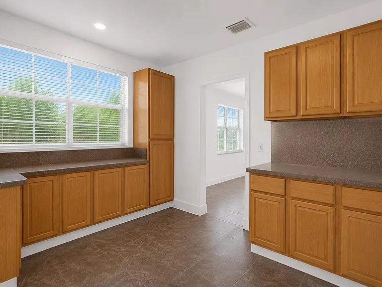 6110 SW 38th St — Photo 3