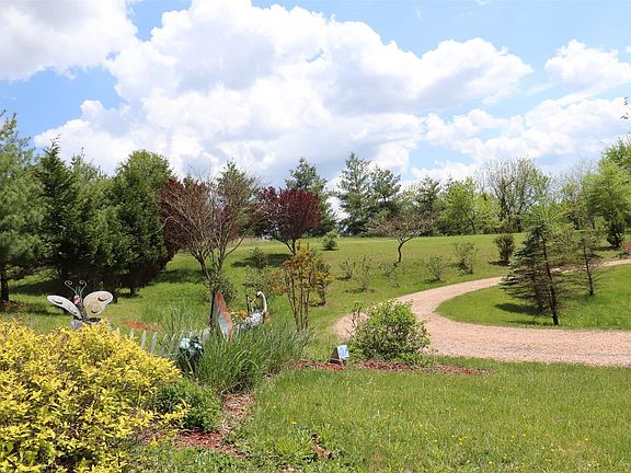 4th image of 438 Aurora Ln
