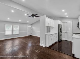 26 Short Oaks Ct, Manalapan, NJ 07726