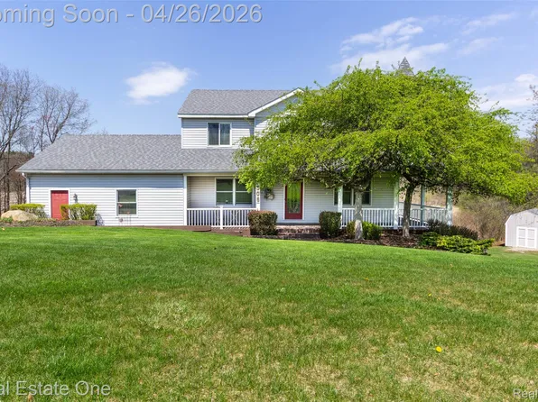 3306 Muirfield Cir, White Lake, MI 48383