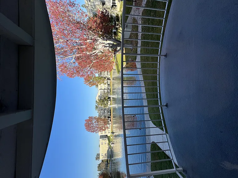 Versailles on the Lake Apartments — Photo 67