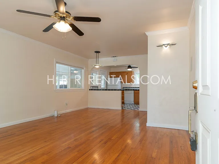 1650 Bessie Ave — Photo 3