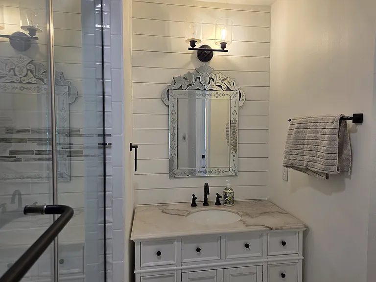 Ensuite Bathroom 3
