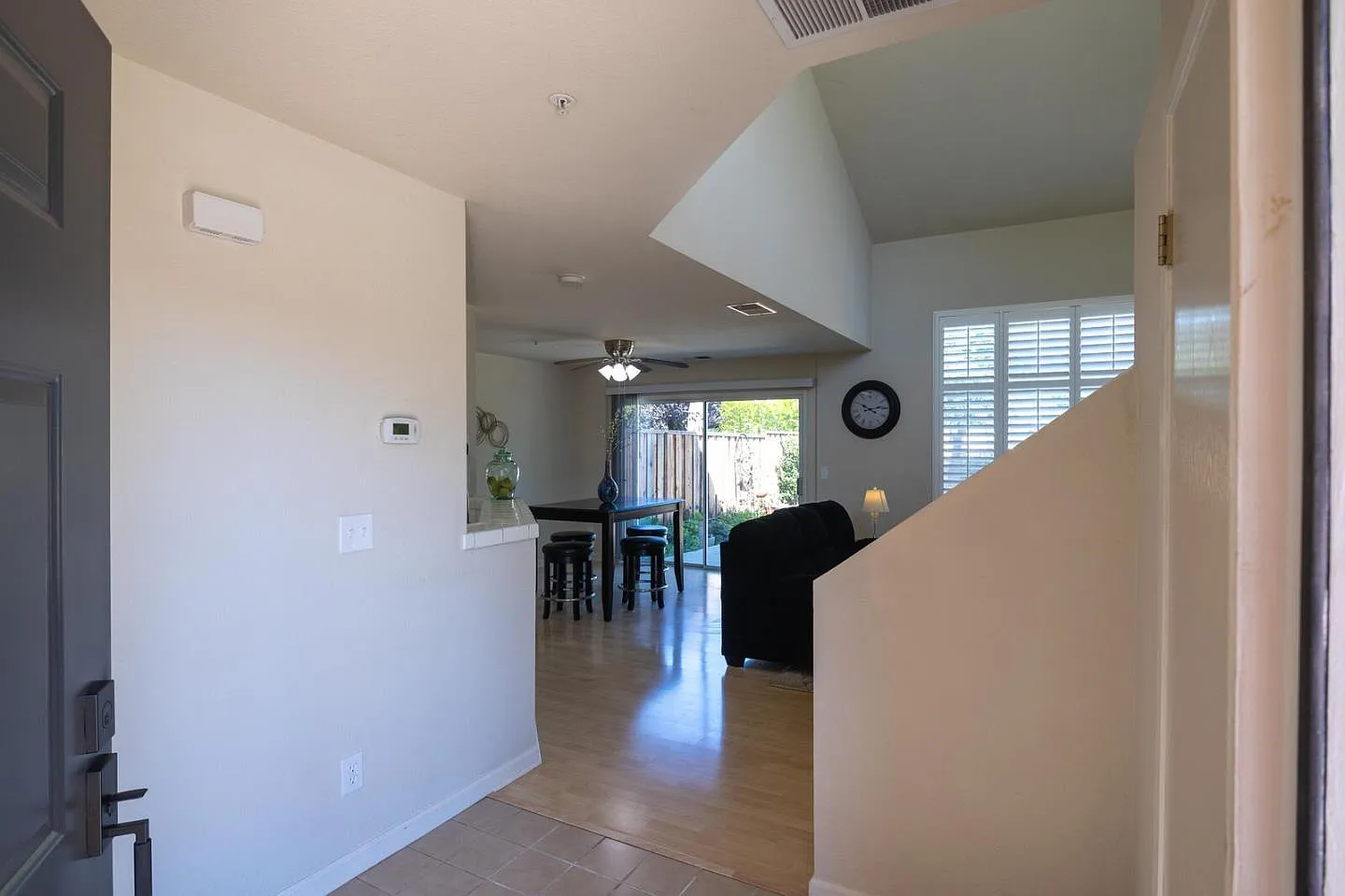 3 bed, 2.5 bath, 1356 sqft, $4,300 — Photo 3