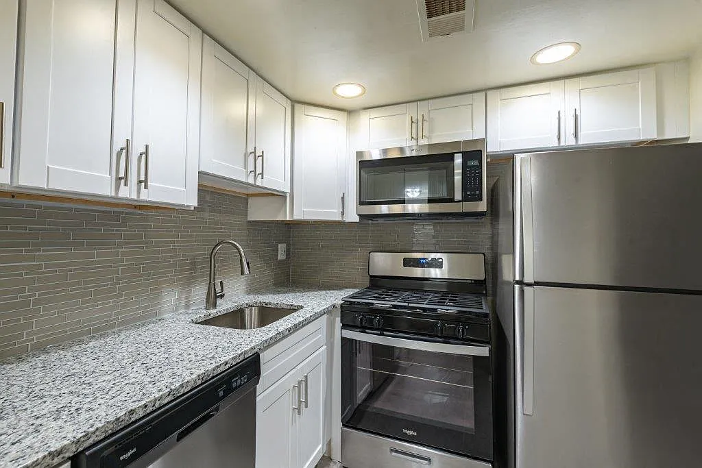 Village Square Apartments and Townhomes — Photo 4
